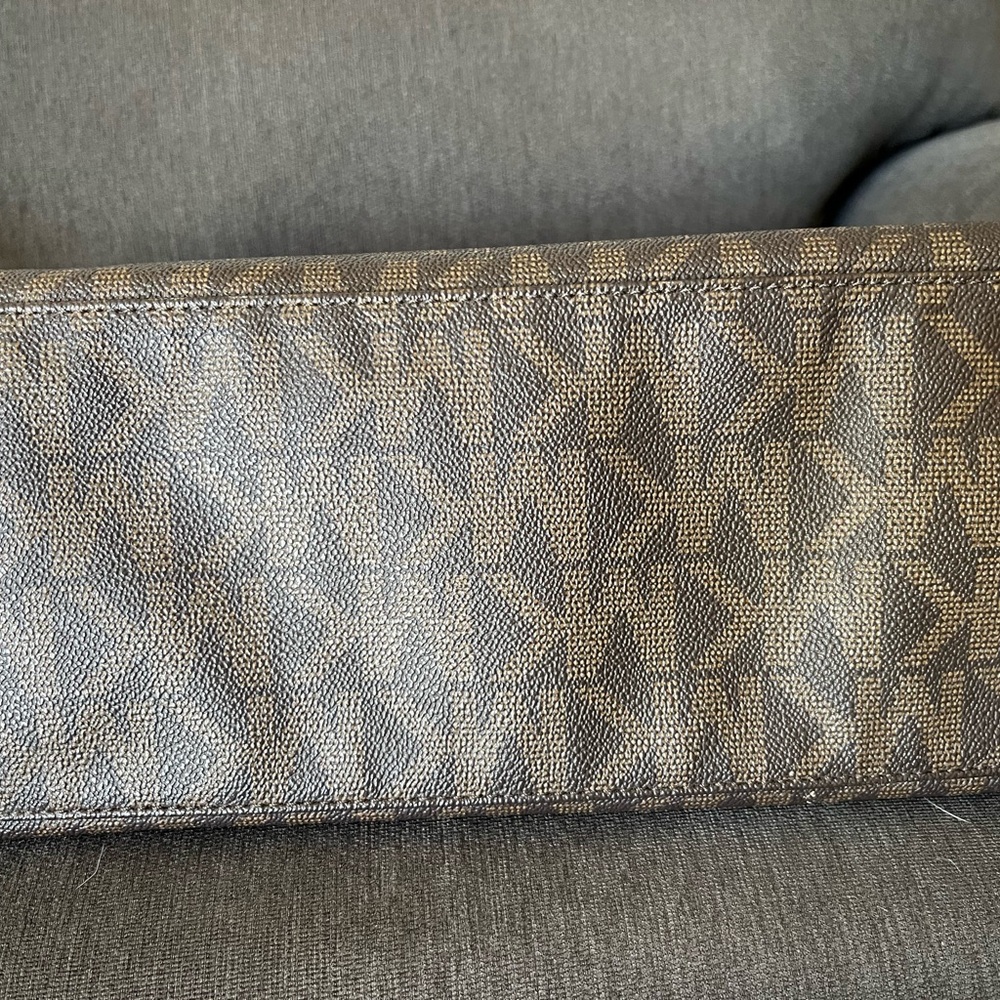 Great purse holds a lot!